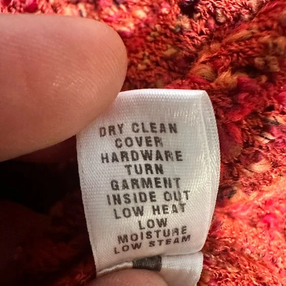 St. John Red Textured Cardigan - Picture 4 of 10